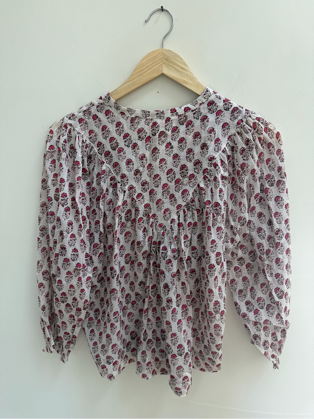 M.A.B.E. White Floral Button-Front Blouse with Pink Print SIZE SMALL- NWOT - Picture 3 of 6